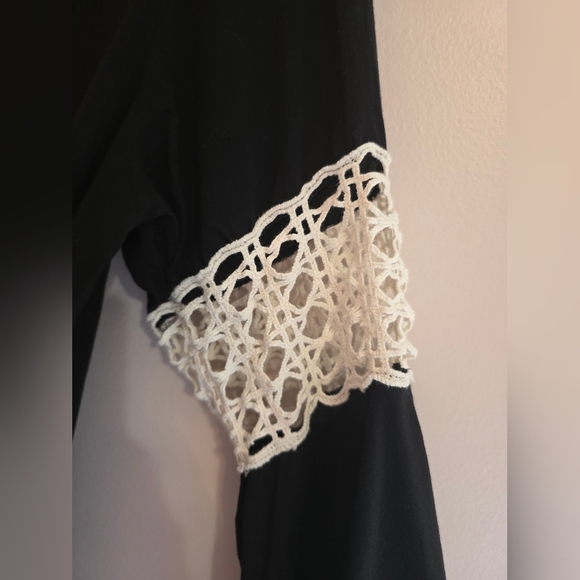 ELAN Black Flowy Bell Sleeve Lightweight Blouse with Boho Crochet Detail Size S - Picture 7 of 7